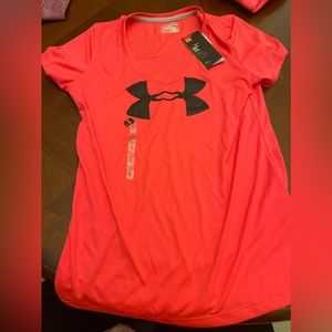 NWT Under Armour workout shirt, Women’s Medium Tshirt, heat gear, keeps you cool